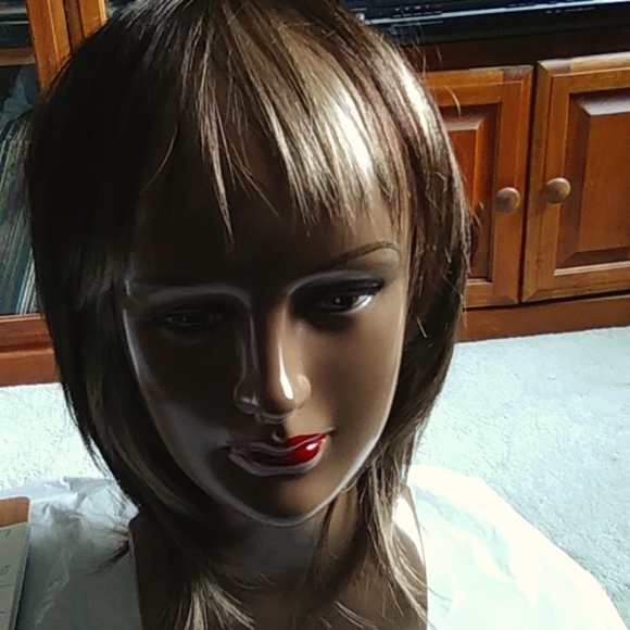 Ladies wig - Picture 13 of 16